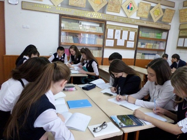 12 февраля 2015 года по плану учебно-методического центра развития образования Карагандинской области проведен областной онлайн урок по физике.