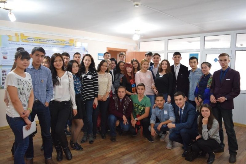 14 октября 2015 года в Учебно-методическом центре развития образования Карагандинской области состоялся семинар-тренинг «Развитие лидерского потенциала студентов через самоуправление в колледжах» для активных учащихся колледжей области.