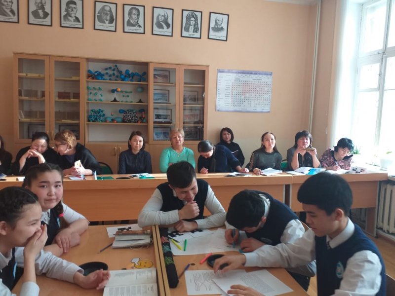 В специализированной музыкальной школе-интернате прошел областной семинар по организации групповой работы в сочетании со знаниями и искусством на уроках казахского языка и литературы