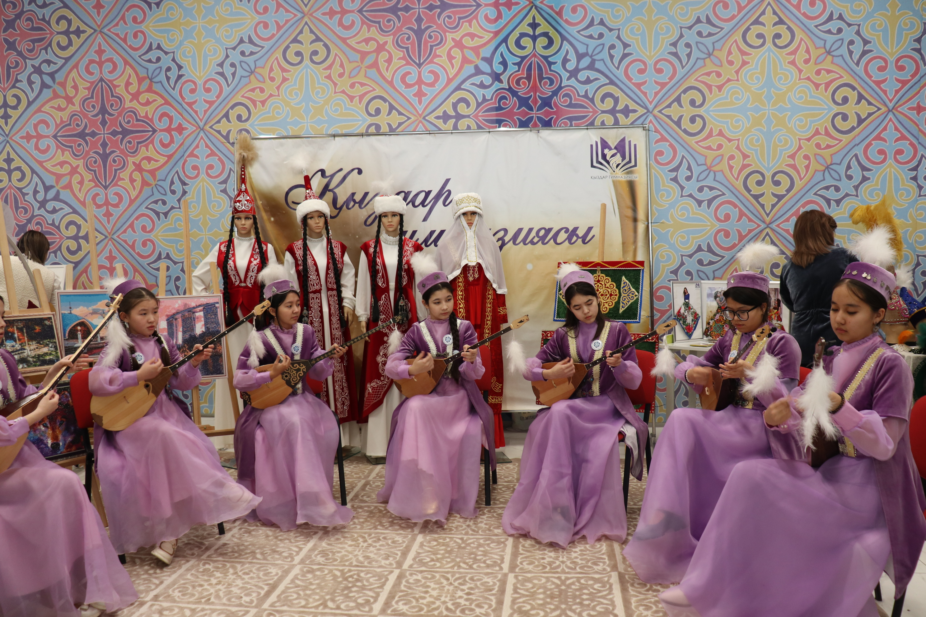 «Ұлттық құндылықтар ұлықталған құрылтай» атты облыстық сынып жетекшілерінің  I  құрылтайы 