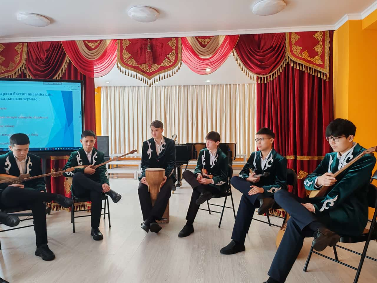 Областной семинар-практикум «Компетентностно - ориентированное образование в системе дополнительного музыкального образования детей».