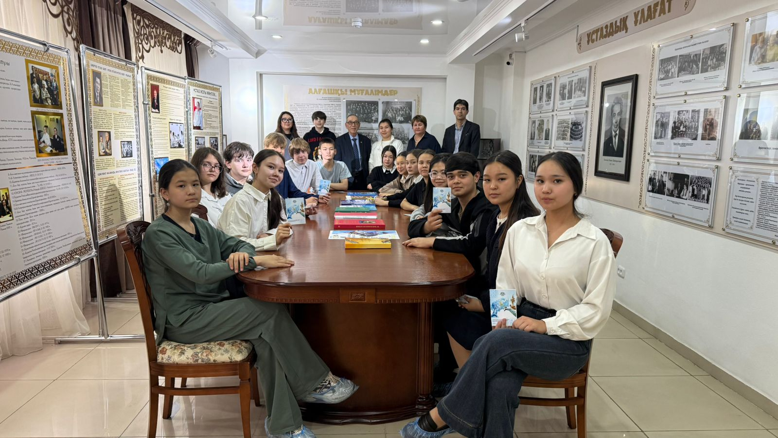 Школьники Караганды посетили музей истории образования в рамках проекта «Педагогический класс»