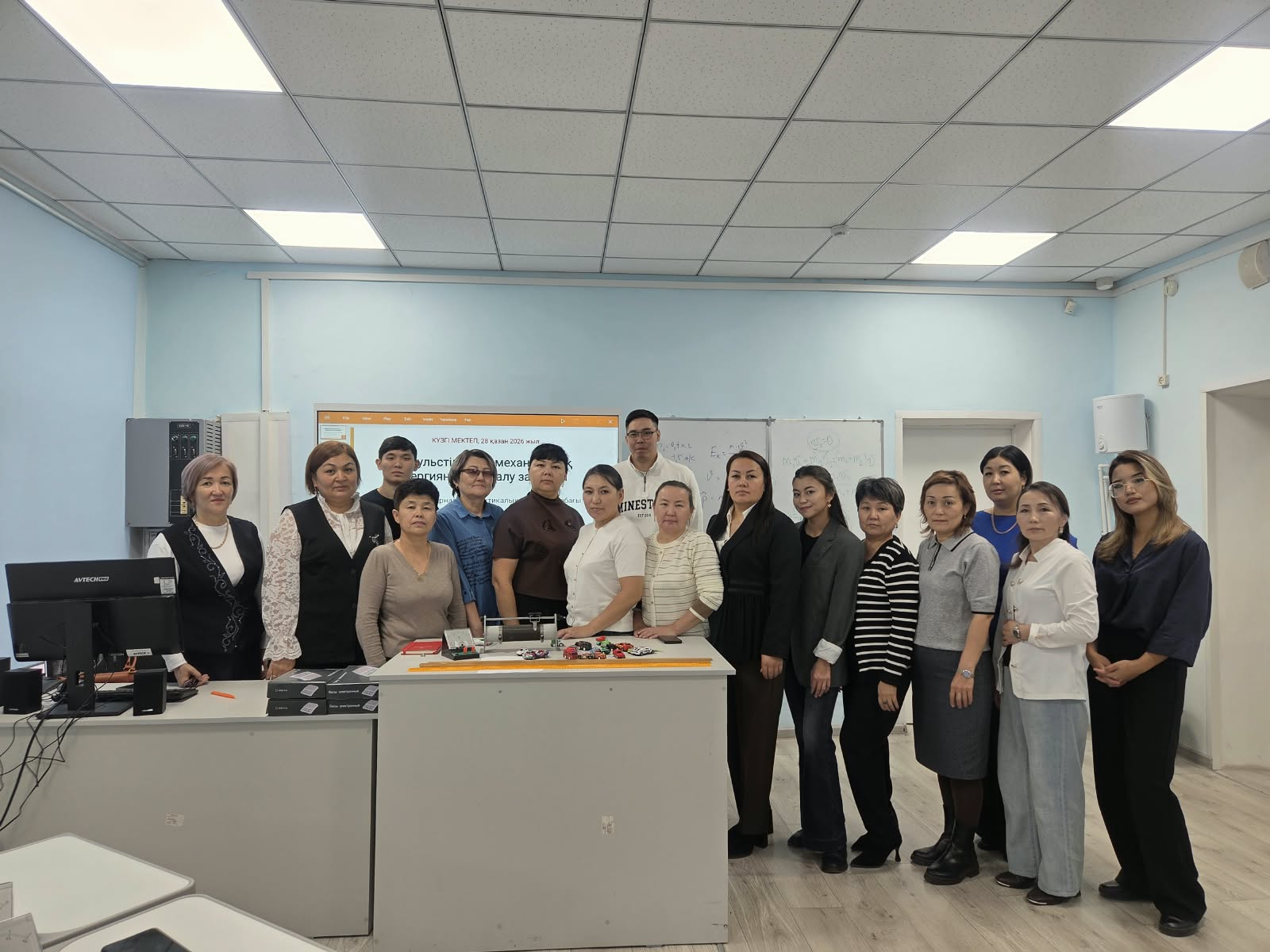 В КАРАГАНДИНСКОЙ ОБЛАСТИ ПРОШЛА ОСЕННЯЯ ШКОЛА ДЛЯ УЧИТЕЛЕЙ ФИЗИКИ